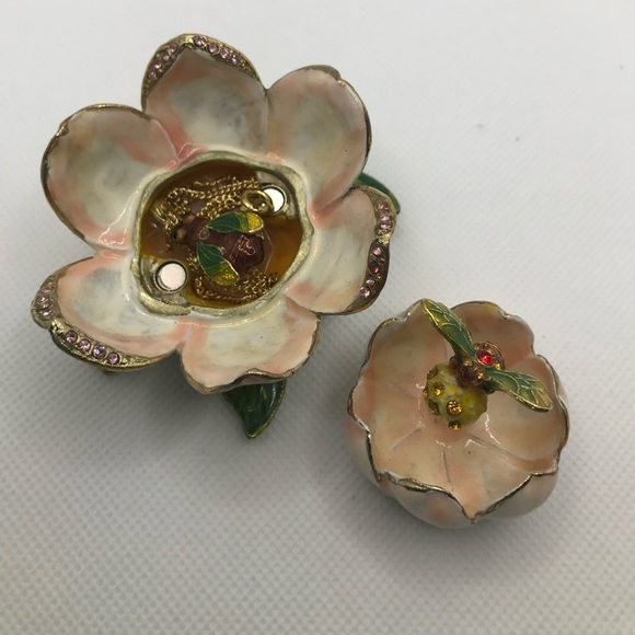 Lotus Flower with Bee Trinket Box - Picture 2 of 9